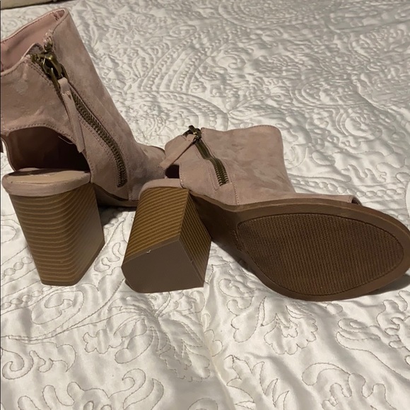 Heels - Picture 5 of 5